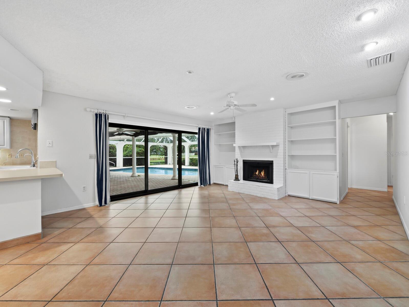 6945 COUNTRY LAKES CIR — photo 13