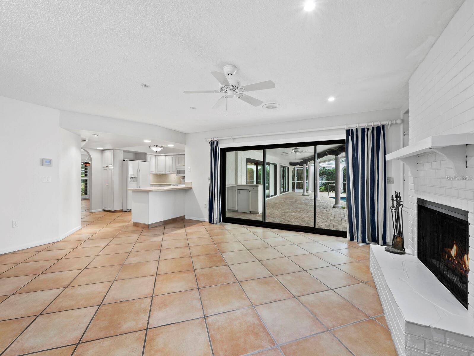 6945 COUNTRY LAKES CIR — photo 14