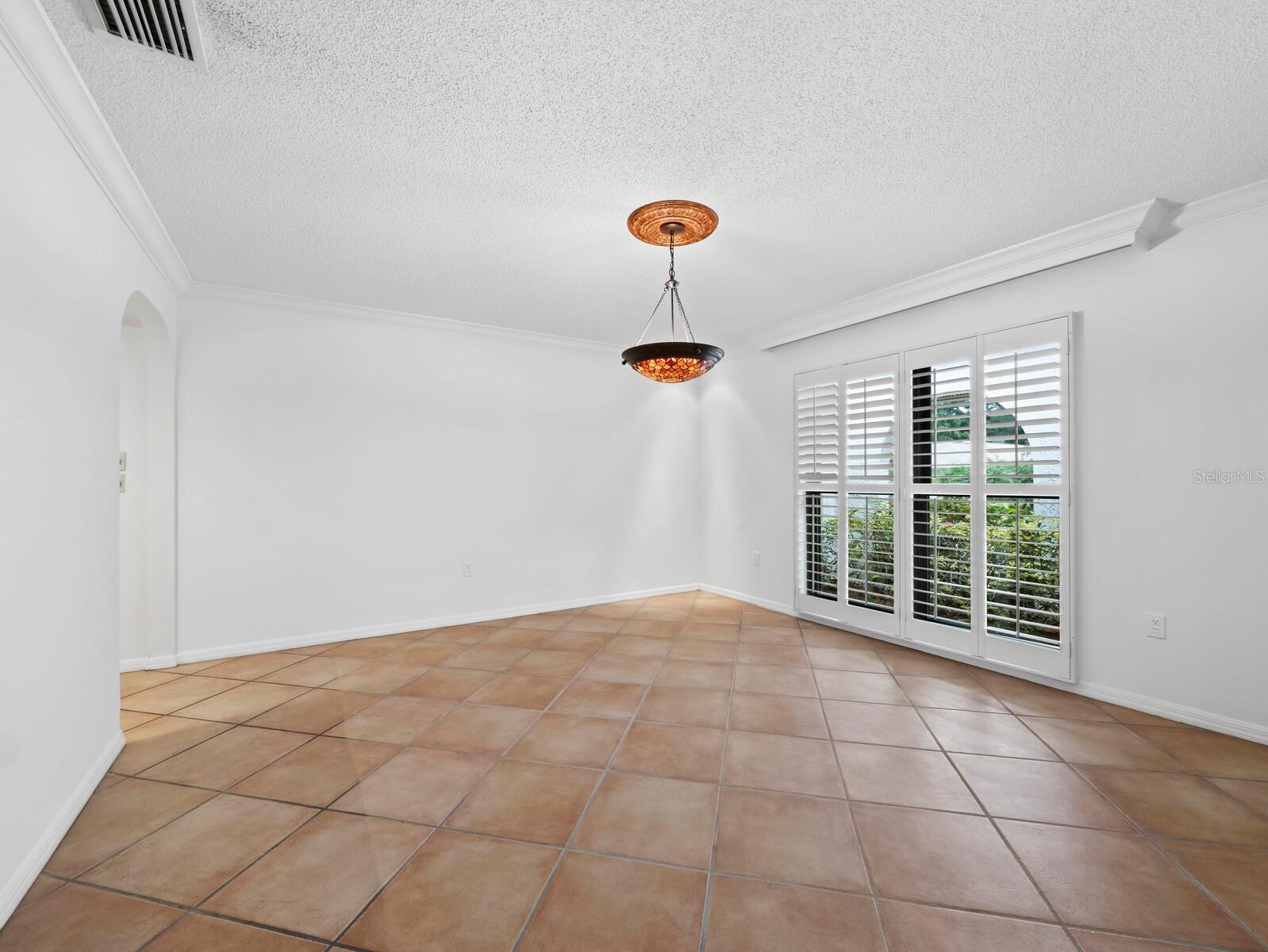 6945 COUNTRY LAKES CIR — photo 9