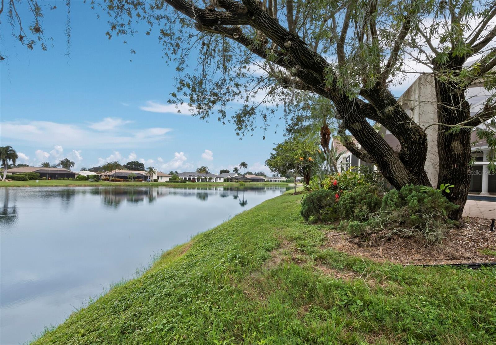 6945 COUNTRY LAKES CIR — photo 35