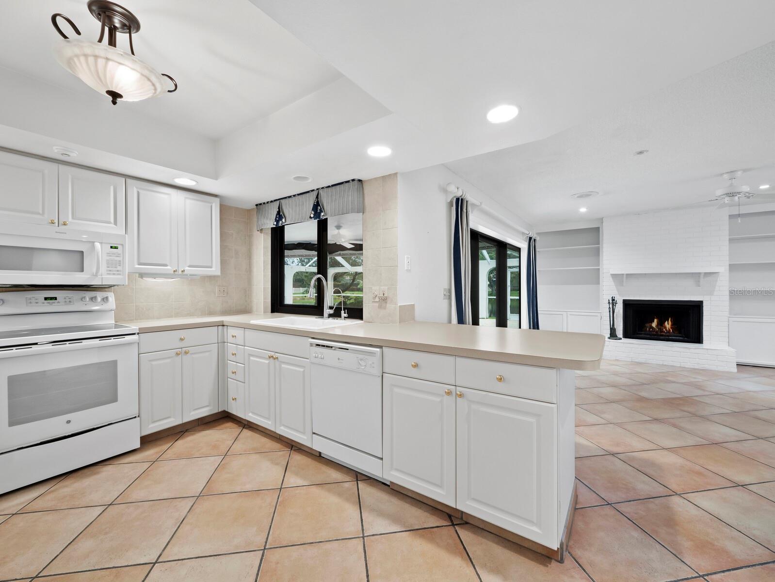 6945 COUNTRY LAKES CIR — photo 12