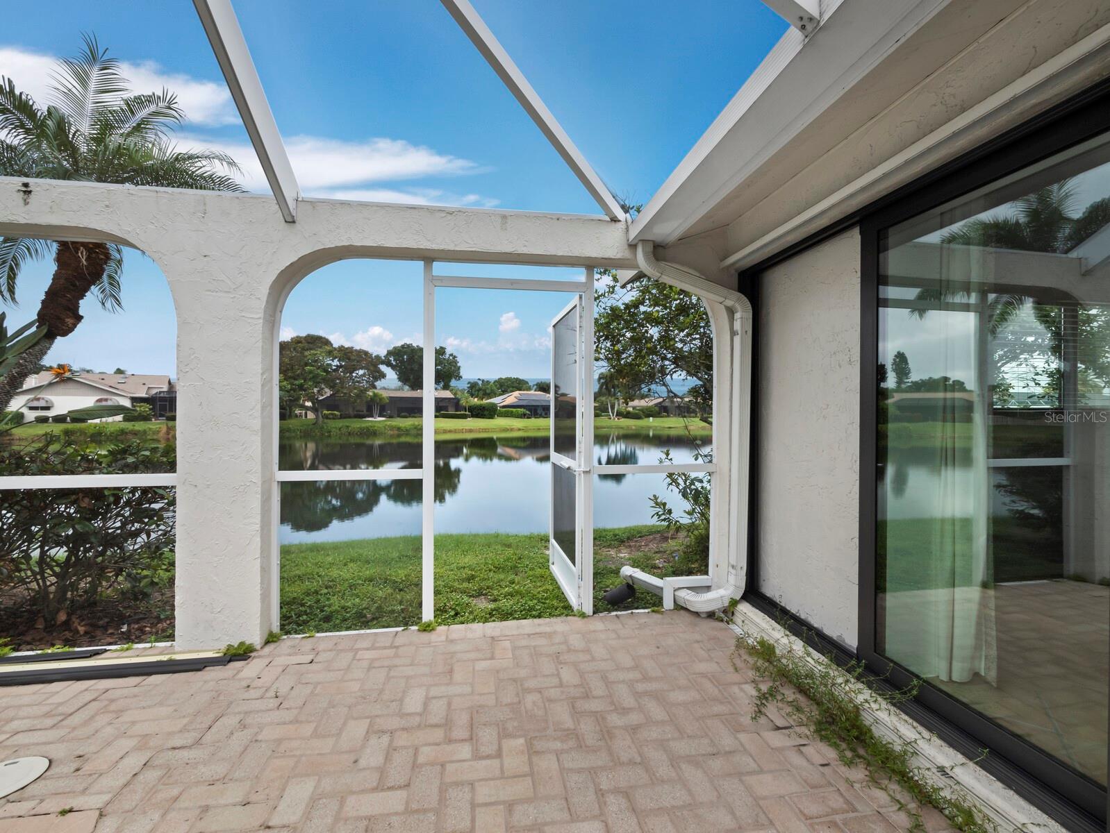 6945 COUNTRY LAKES CIR — photo 33