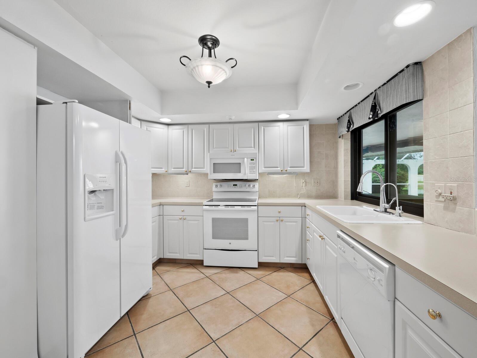 6945 COUNTRY LAKES CIR — photo 11