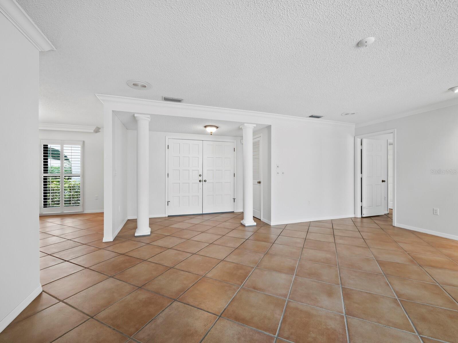6945 COUNTRY LAKES CIR — photo 7
