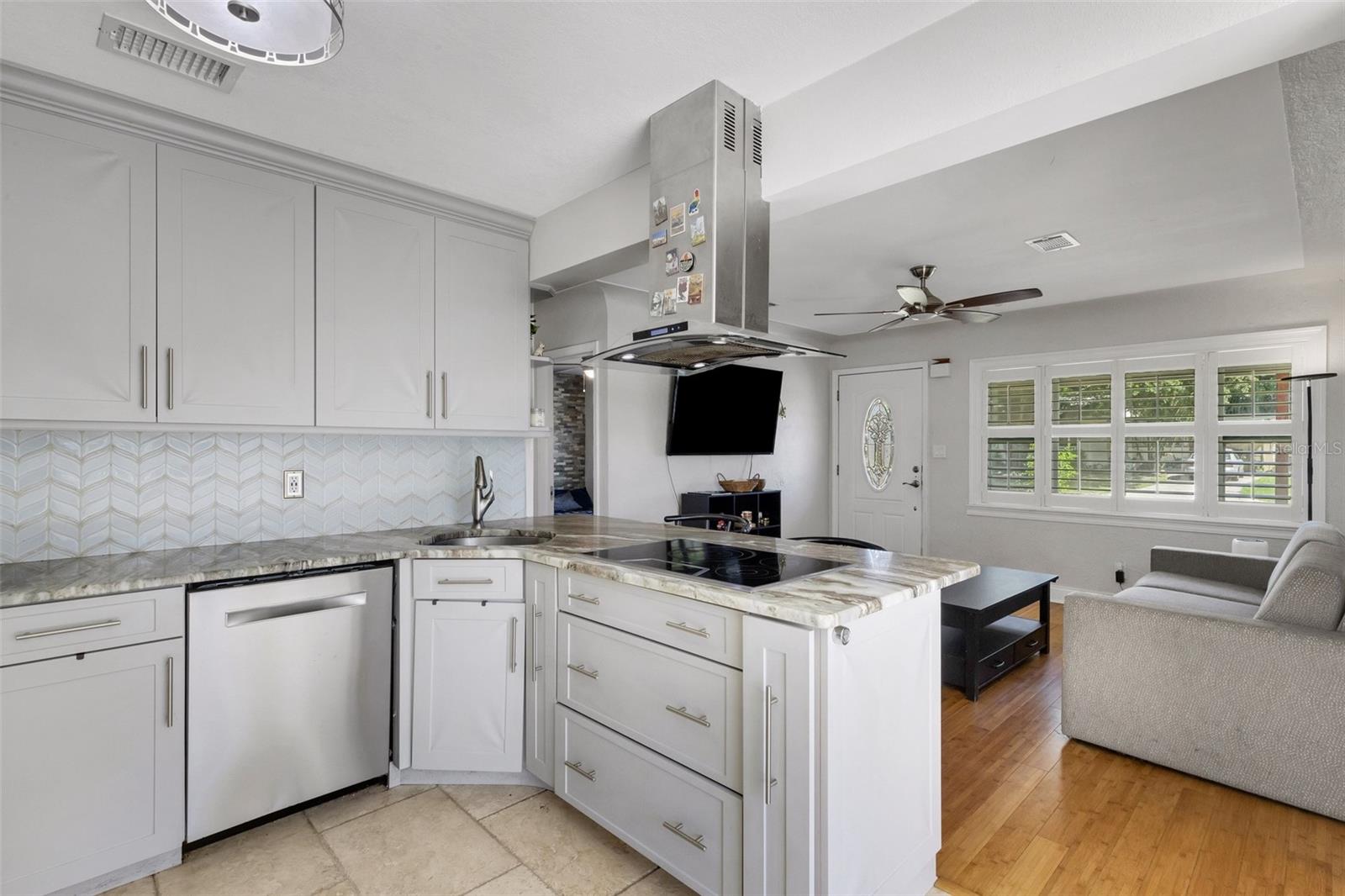 3012 YALE ST N — photo 4