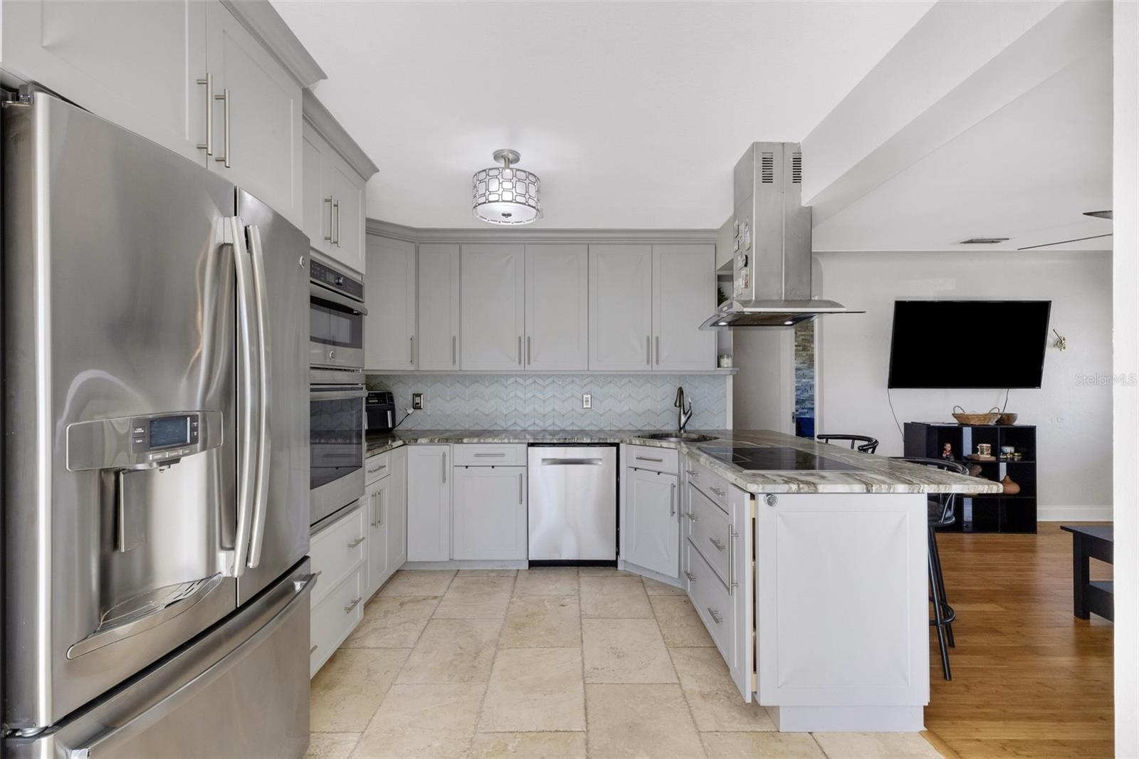3012 YALE ST N — photo 9