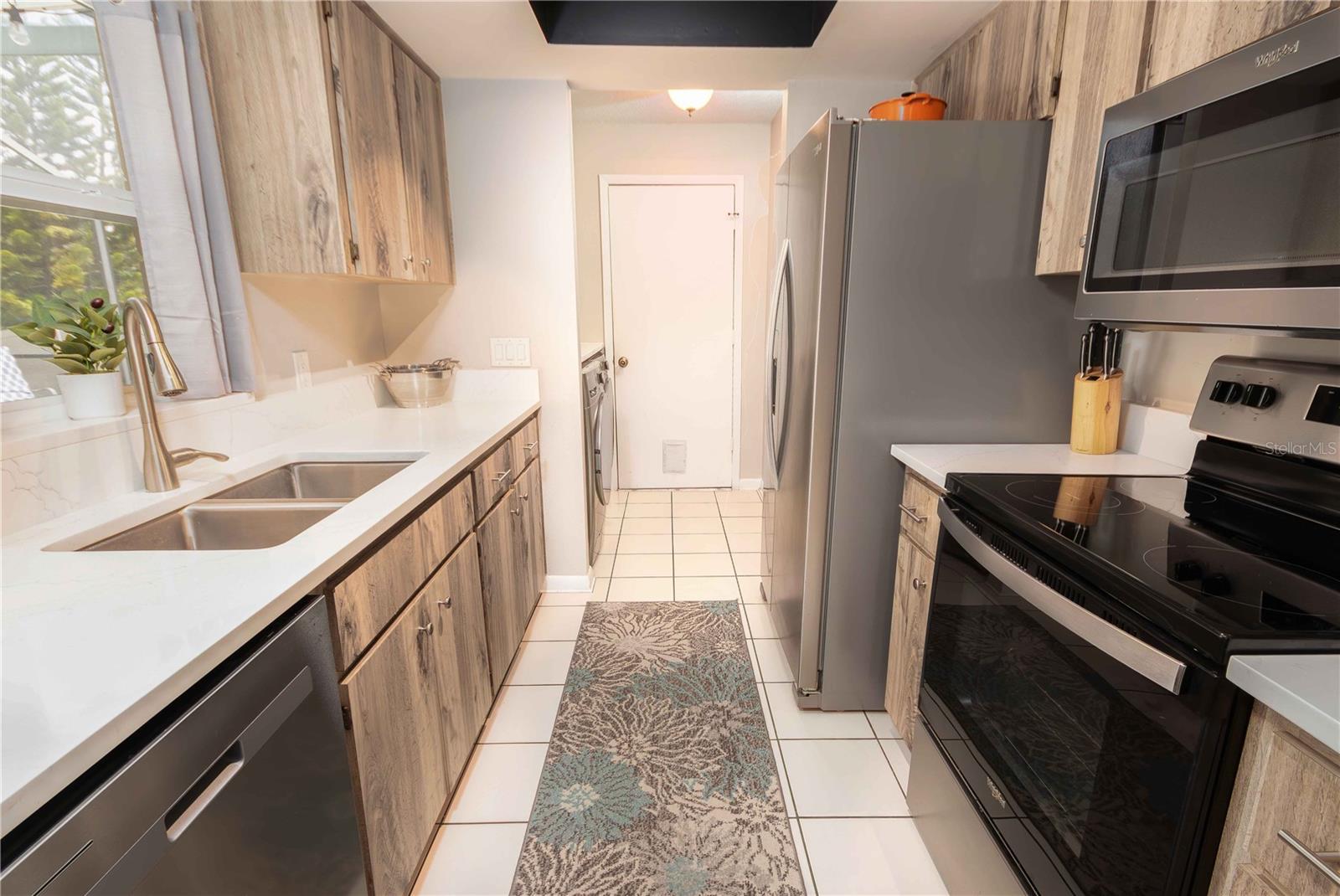 4311 COUNTY BREEZE DR — photo 11
