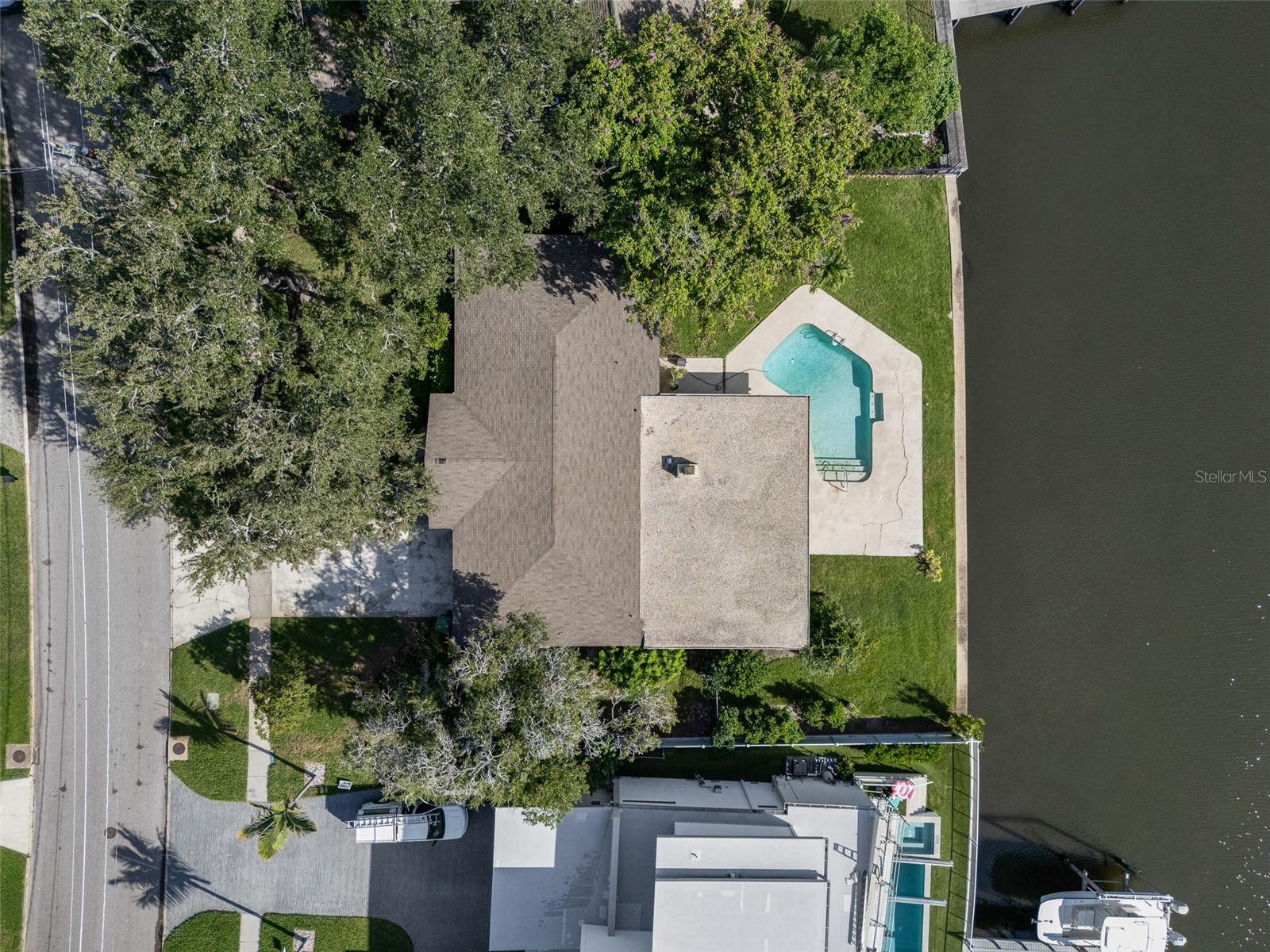 628 RIVIERA DR — photo 11