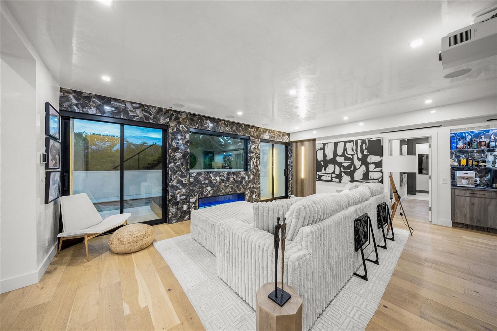 2149 HYDE PARK ST — photo 15