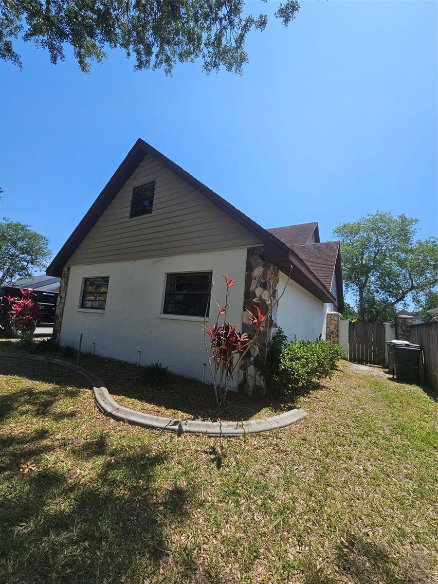 22335 SOUTHSHORE DR — photo 3