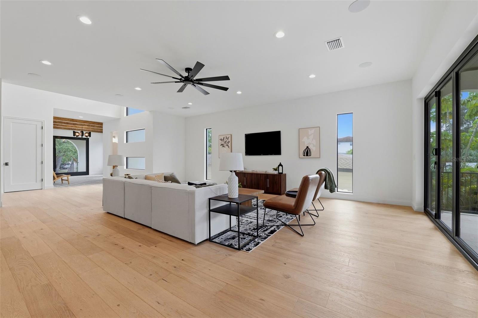 502 E DAVIS BLVD — photo 15