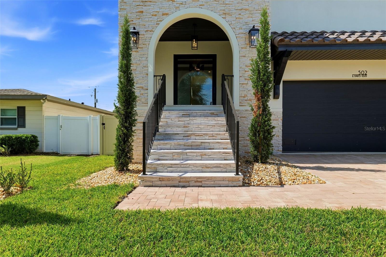 502 E DAVIS BLVD — photo 3