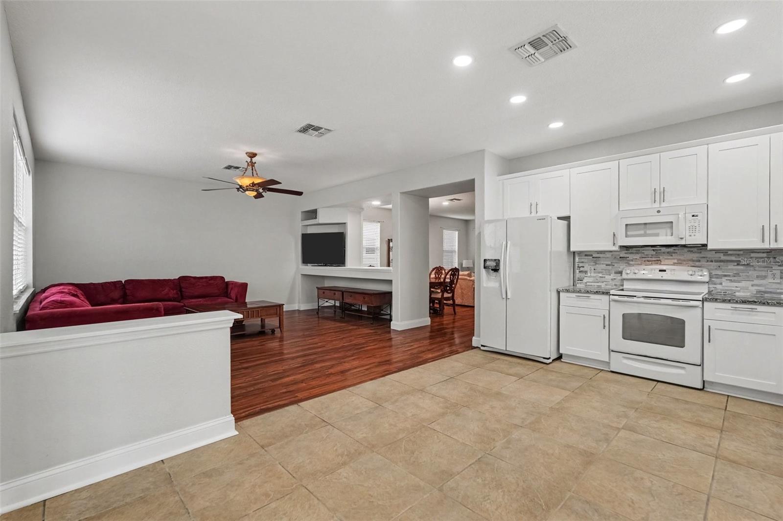 17511 GLENAPP DR — photo 9