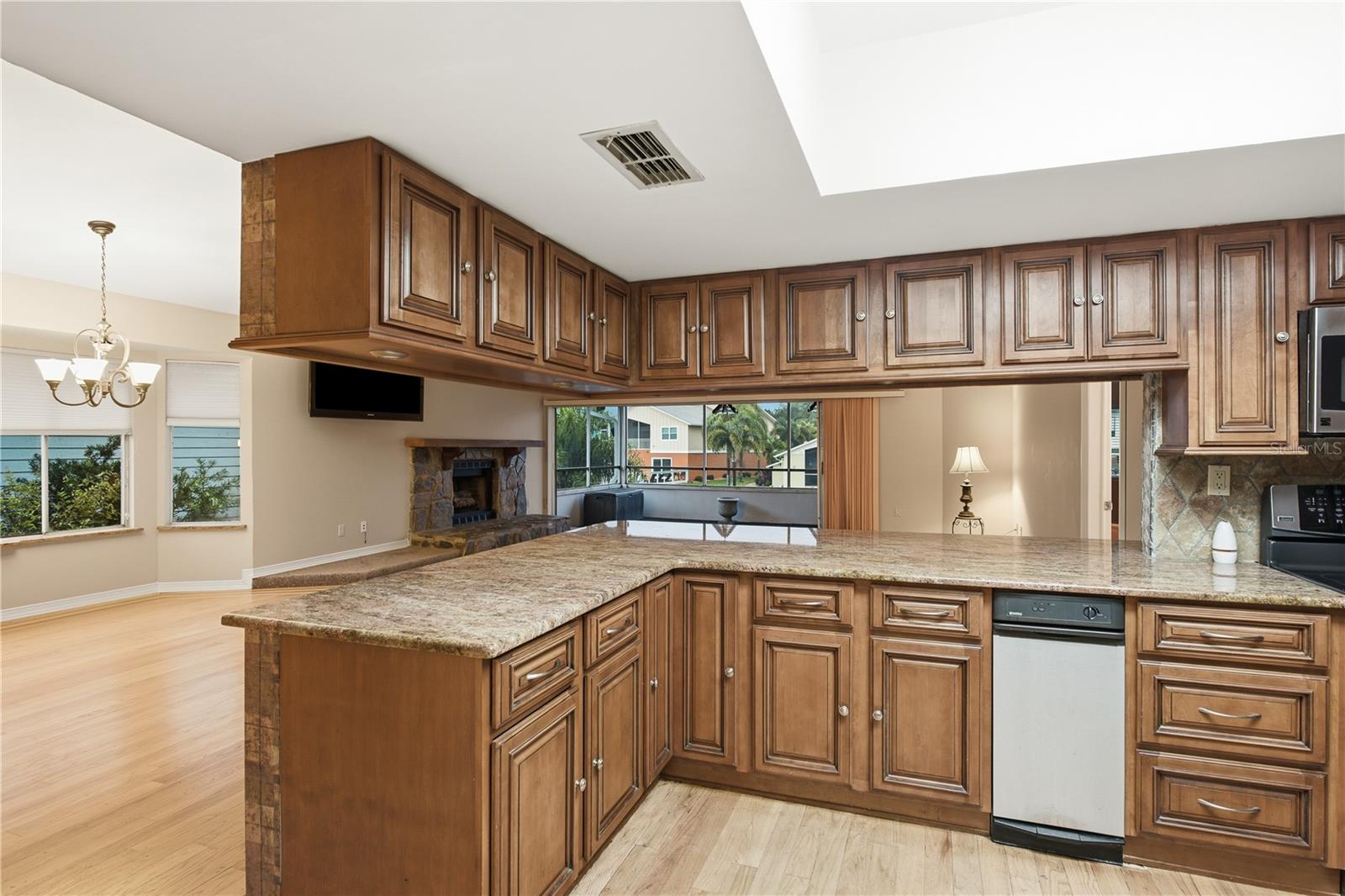6225 BAYSIDE DR — photo 17