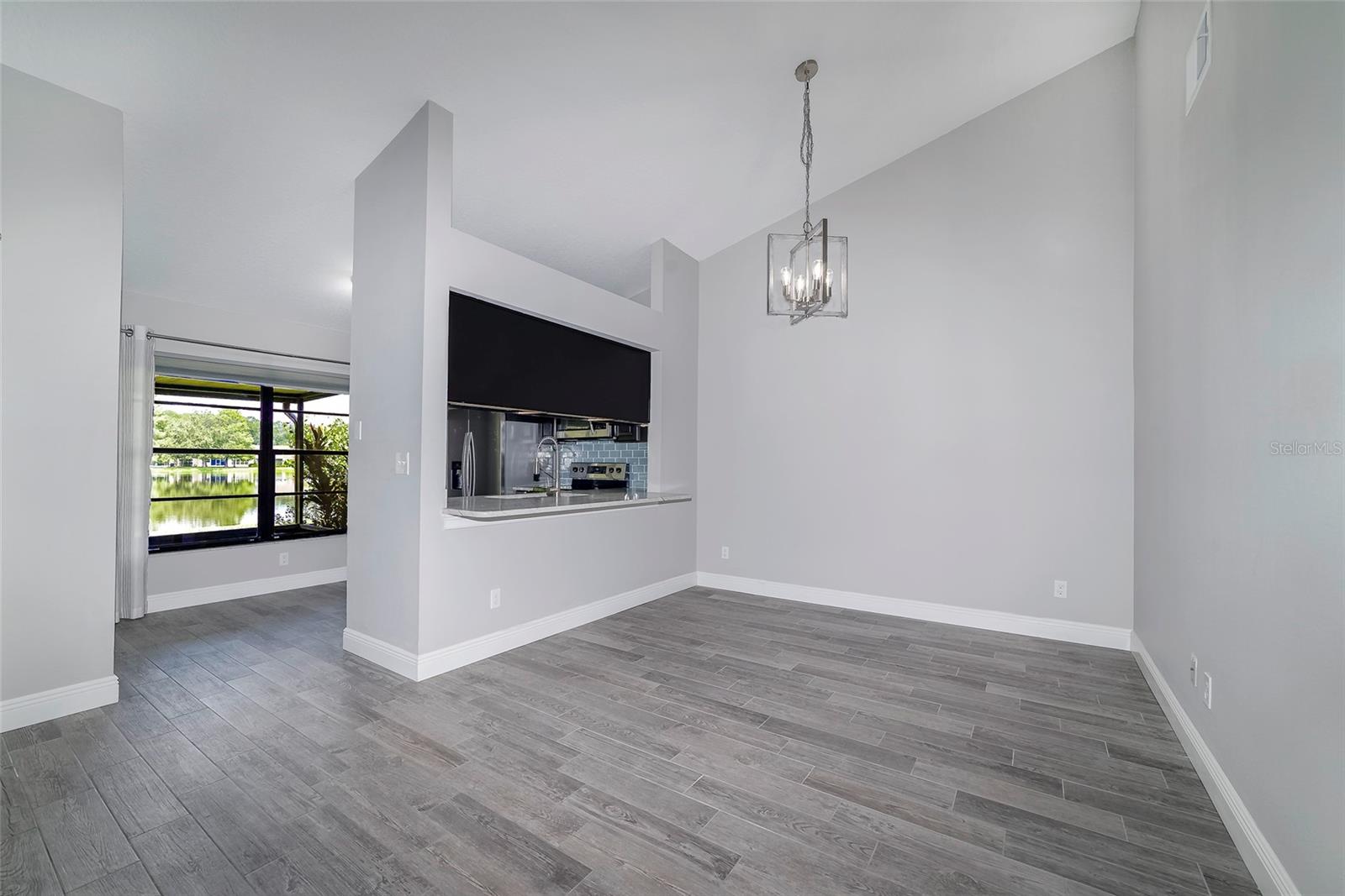 3430 HILLMOOR DR — photo 2