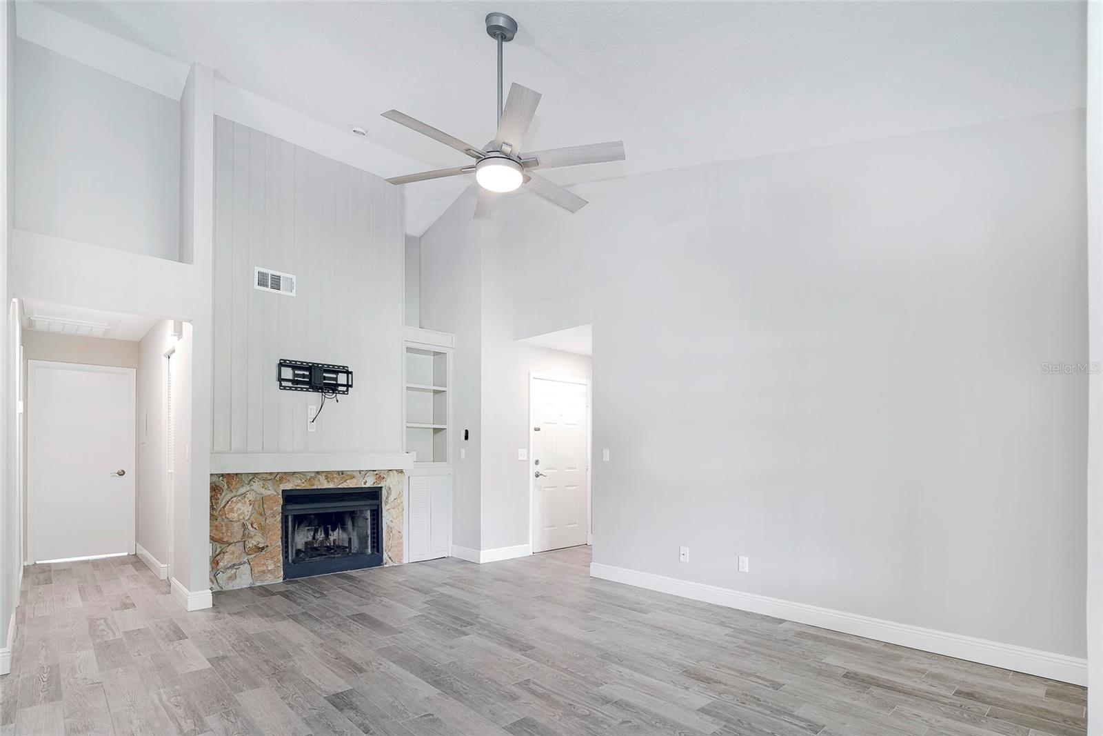 3430 HILLMOOR DR — photo 6