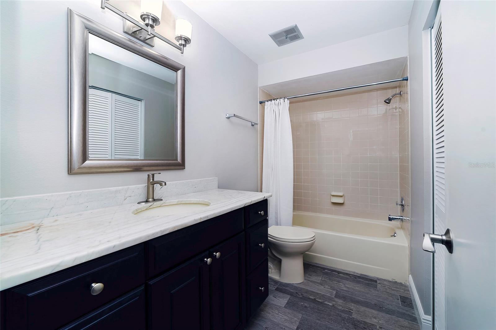 3430 HILLMOOR DR — photo 9