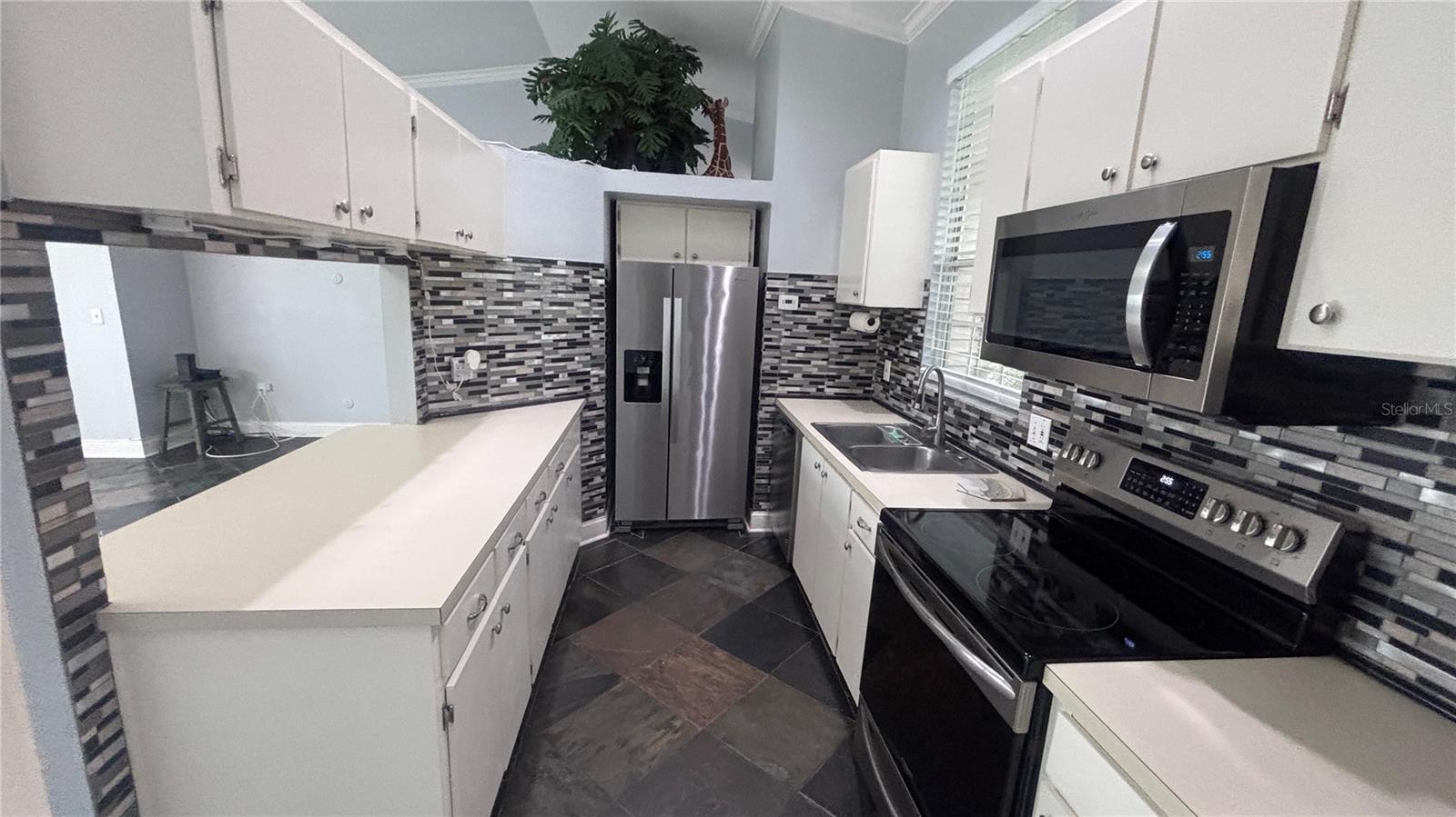 7608 GLADES CT — photo 8