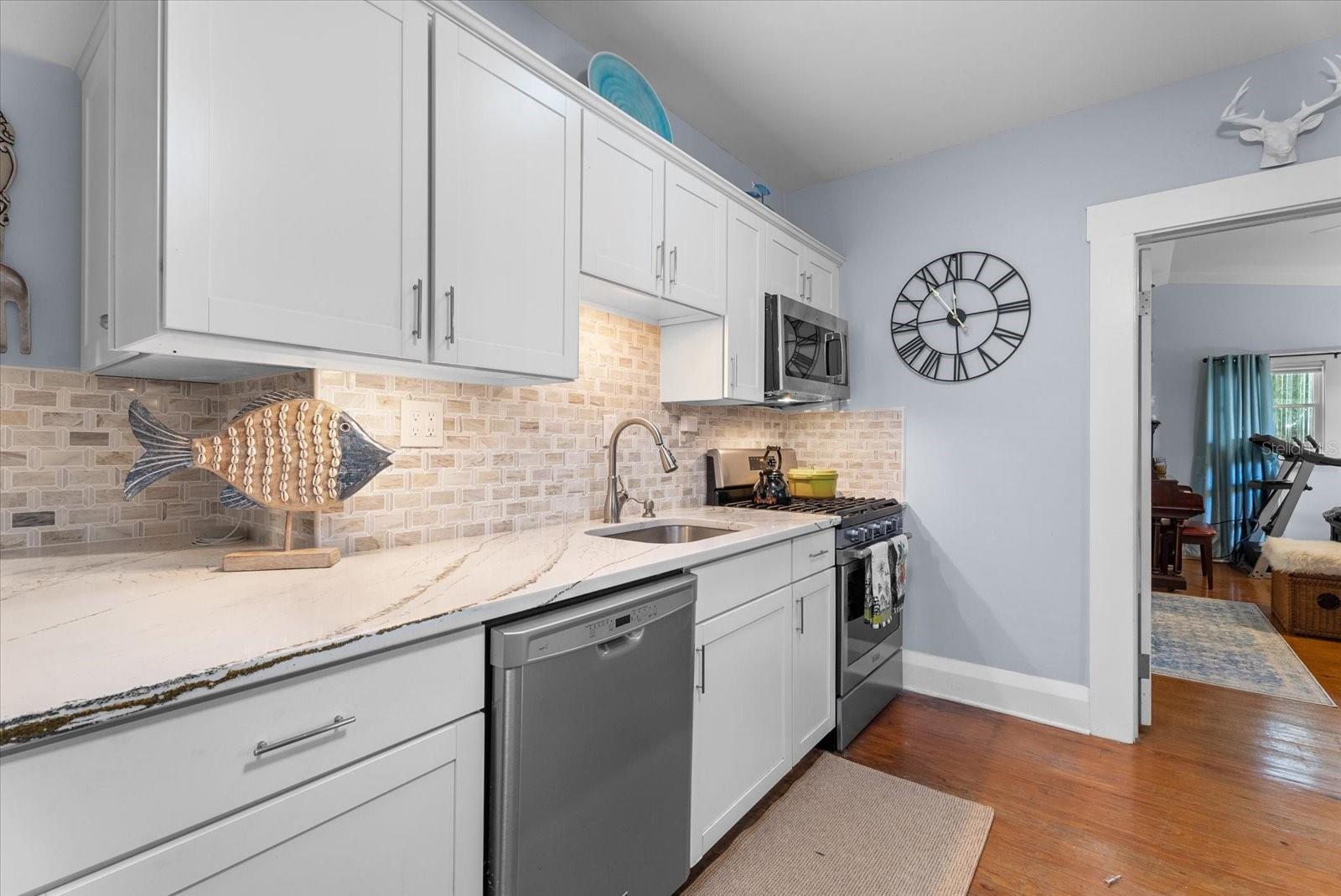 1777 ALTA VISTA ST — photo 19