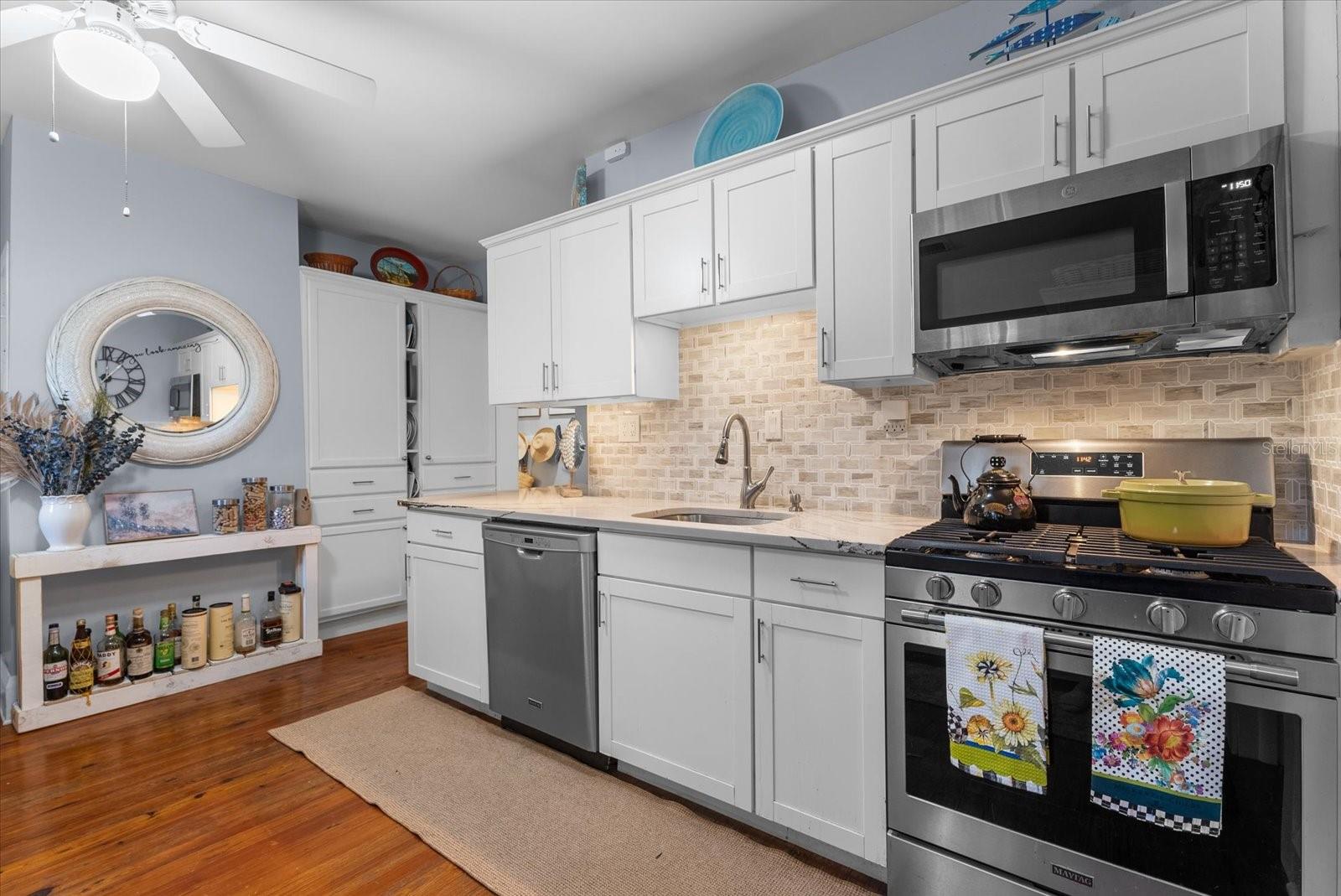 1777 ALTA VISTA ST — photo 17