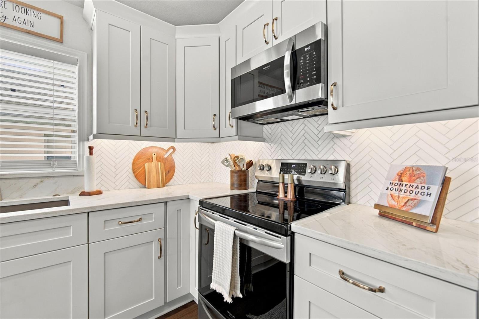 8335 CANTERBURY LAKE BLVD — photo 32