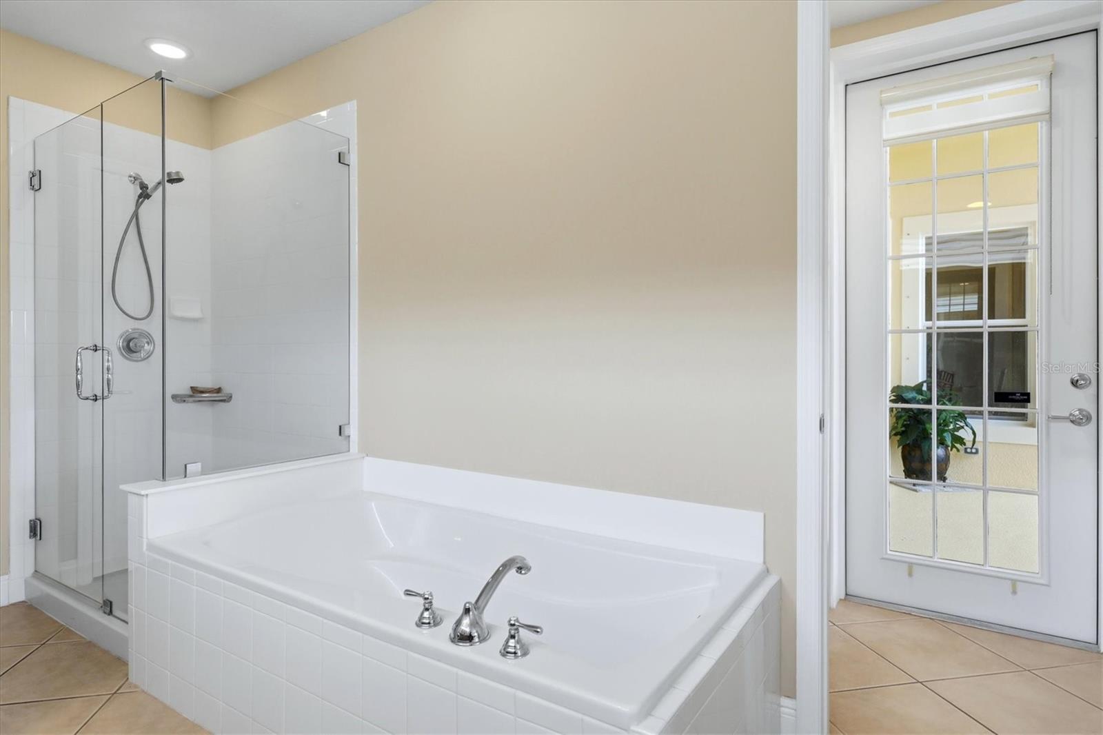 23901 WAVERLY CIR — photo 29