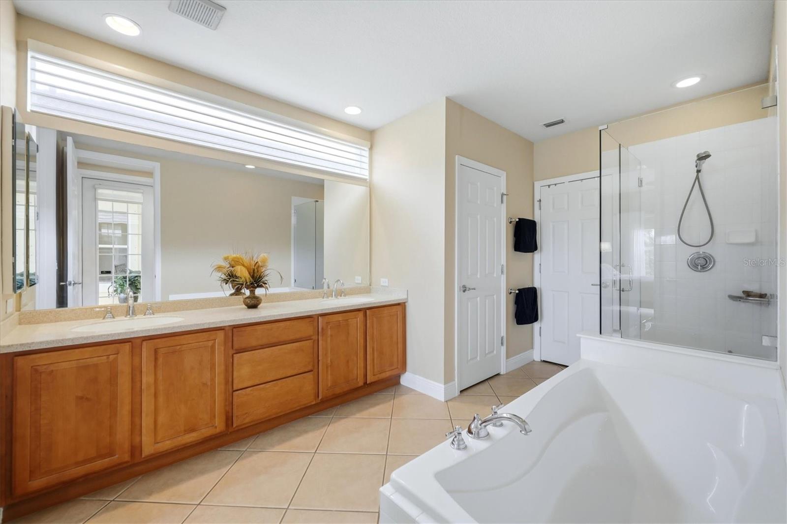 23901 WAVERLY CIR — photo 28