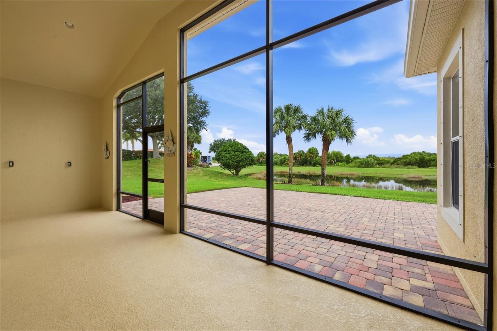 23901 WAVERLY CIR — photo 2