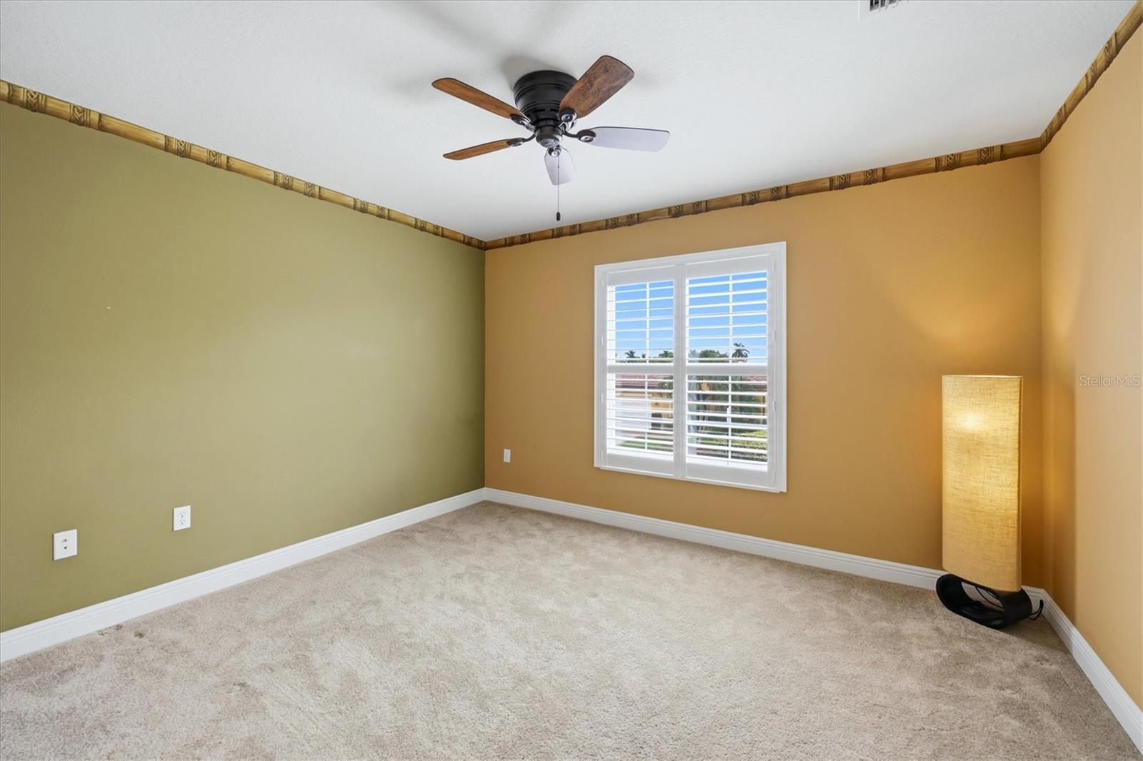 23901 WAVERLY CIR — photo 36