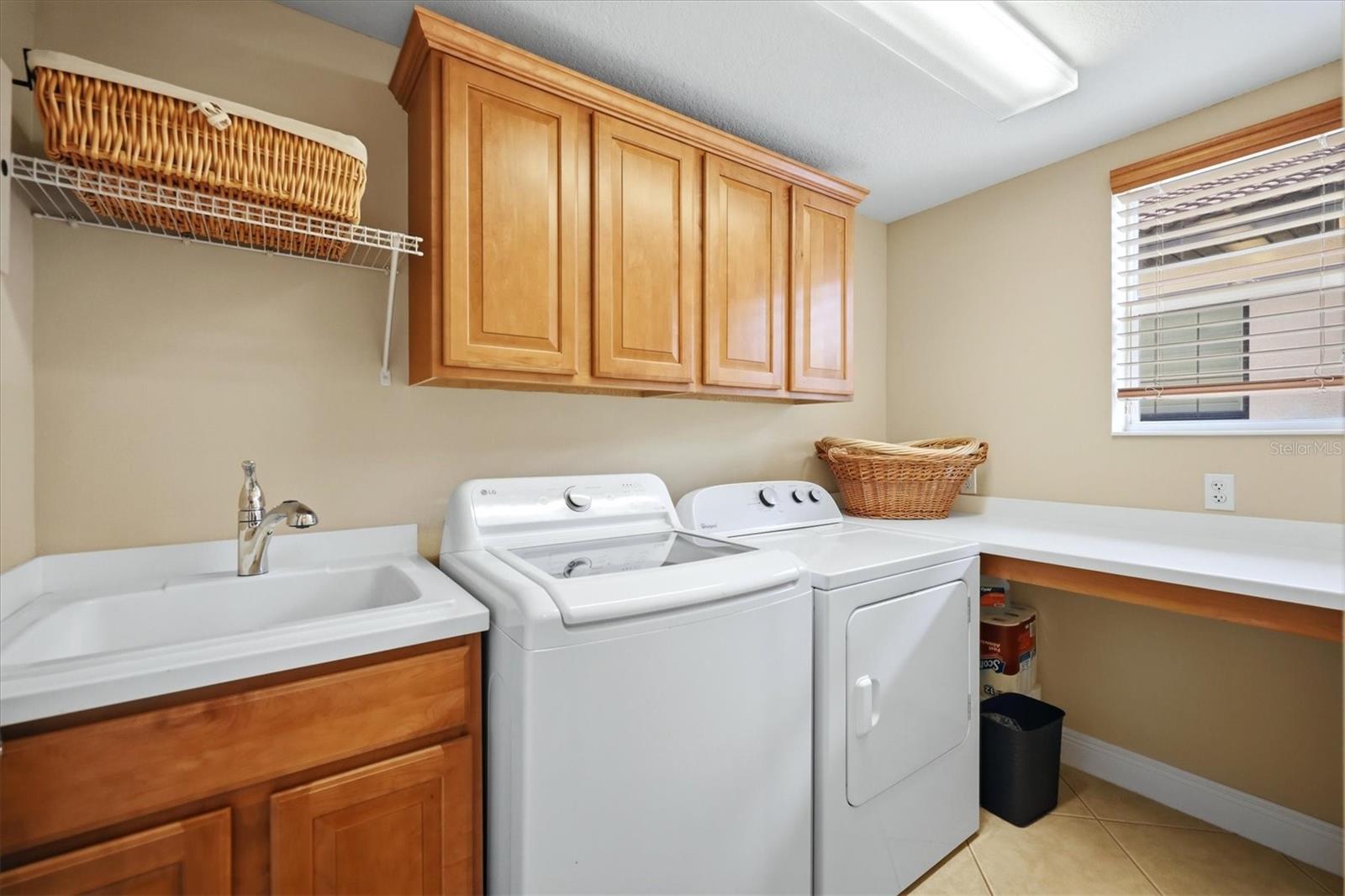 23901 WAVERLY CIR — photo 39