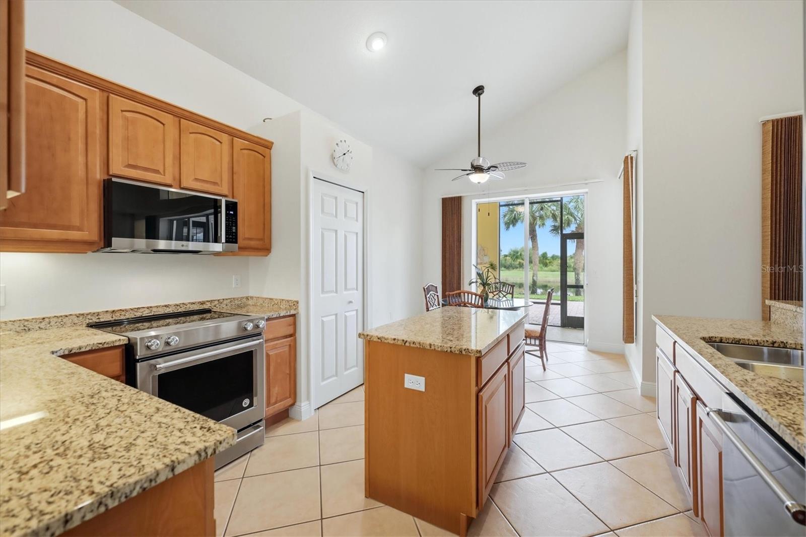 23901 WAVERLY CIR — photo 19