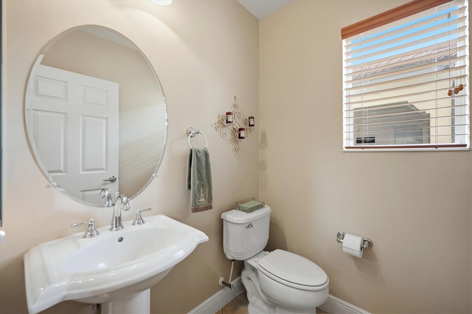 23901 WAVERLY CIR — photo 38