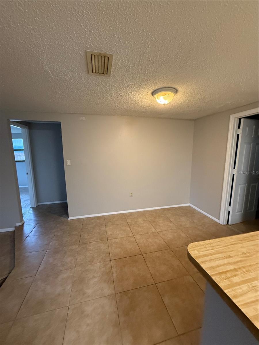 3425 WOODCOCK DR — photo 6