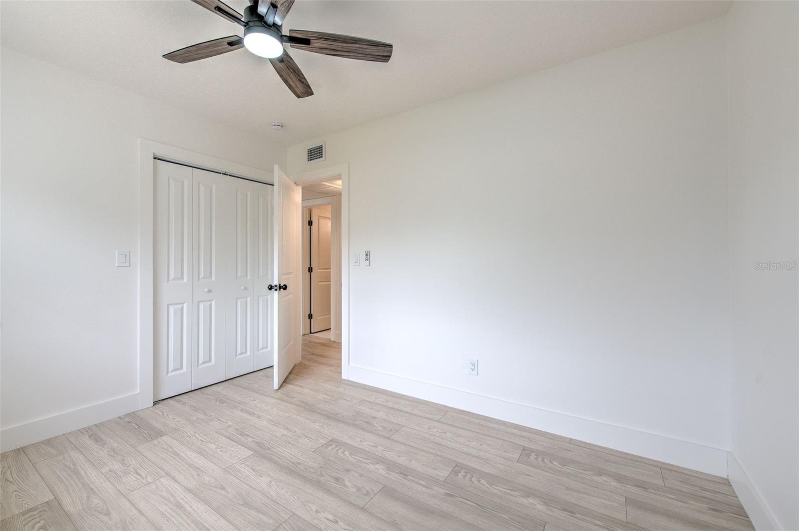 507 SUTTON PL — photo 30