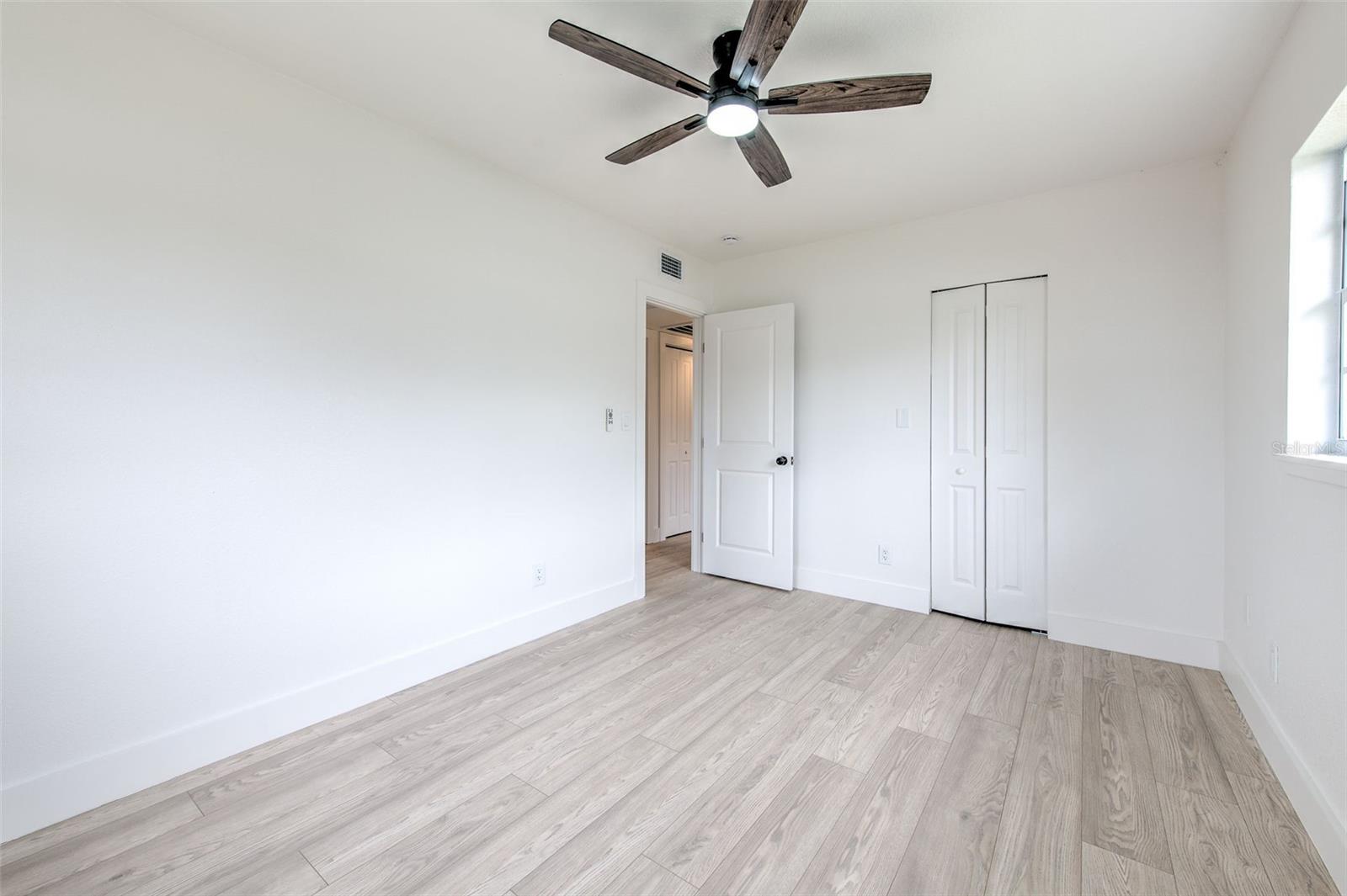 507 SUTTON PL — photo 23