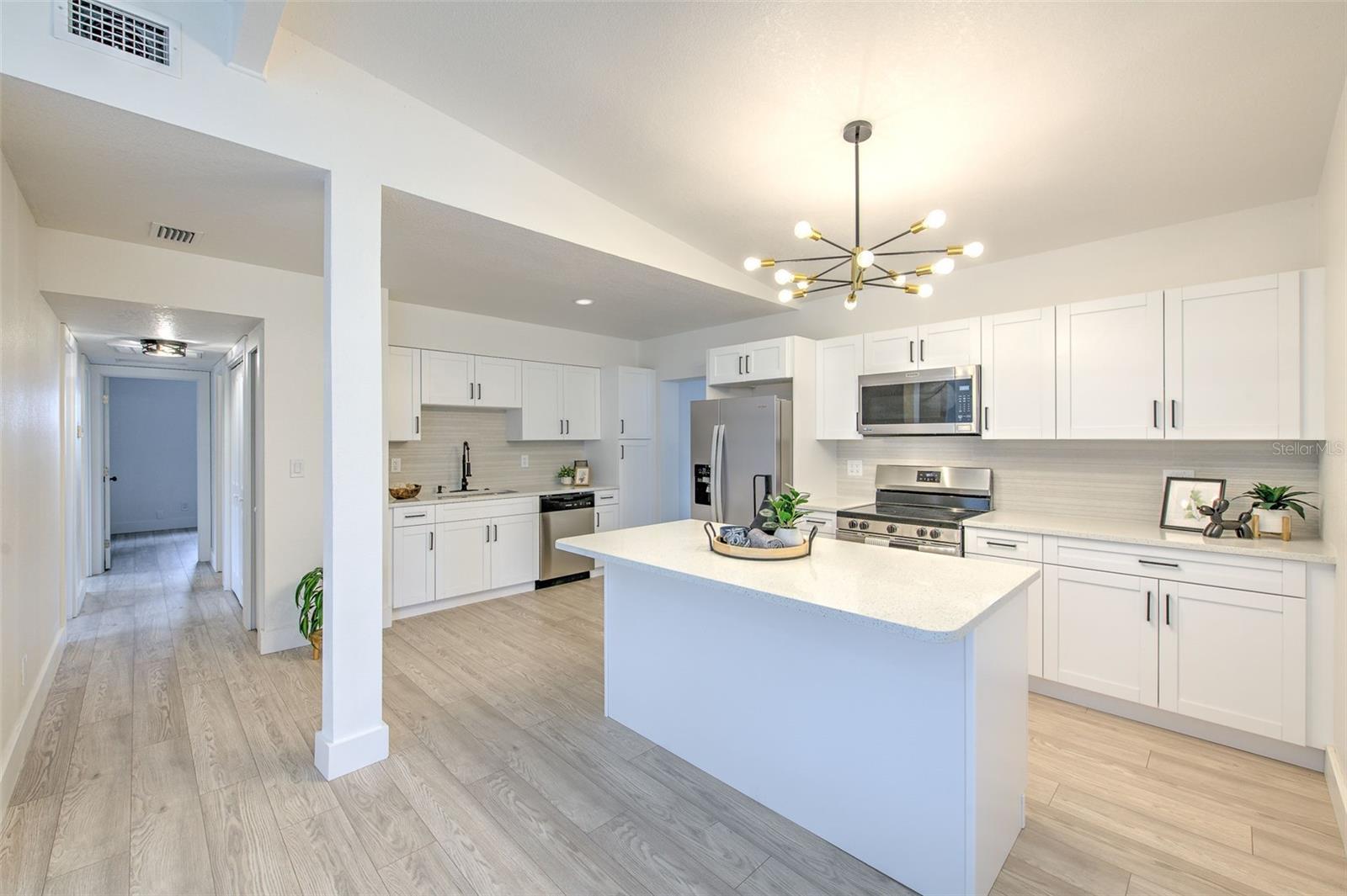 507 SUTTON PL — photo 8