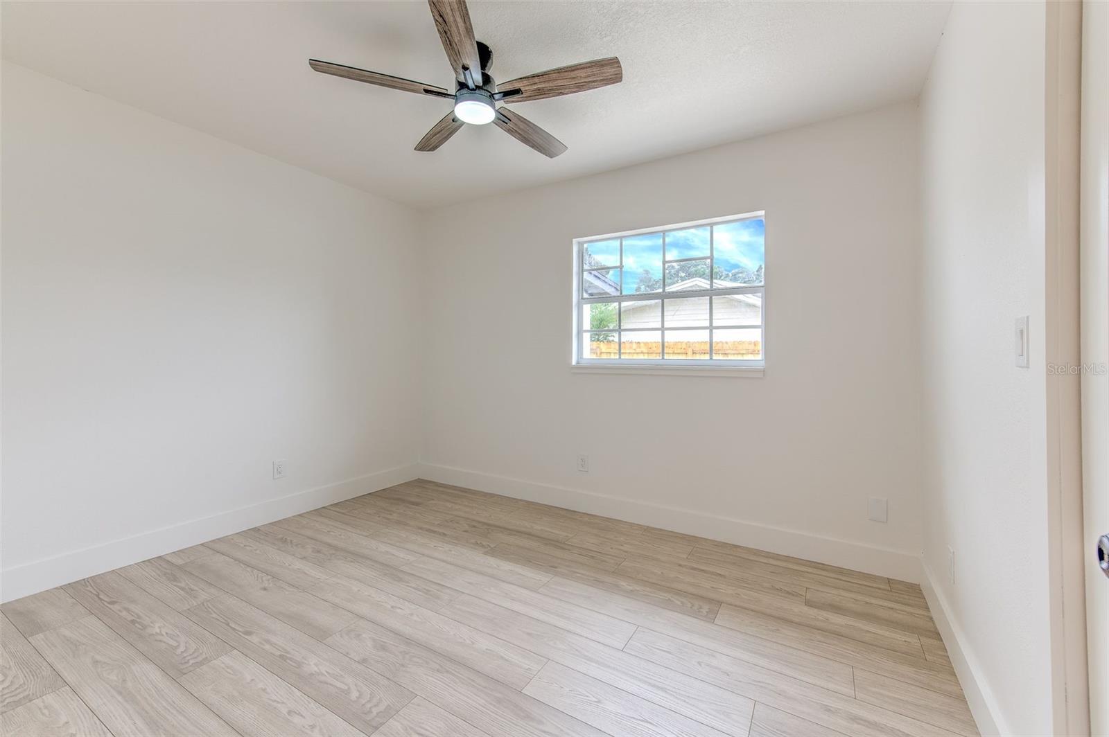 507 SUTTON PL — photo 29