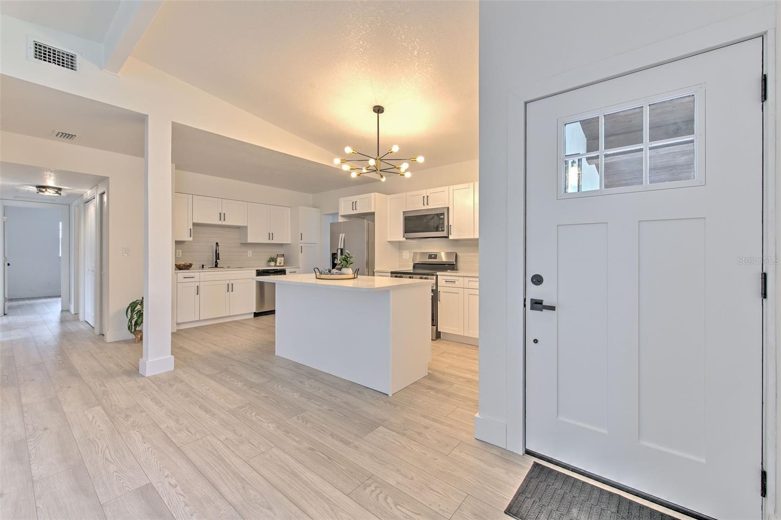507 SUTTON PL — photo 9
