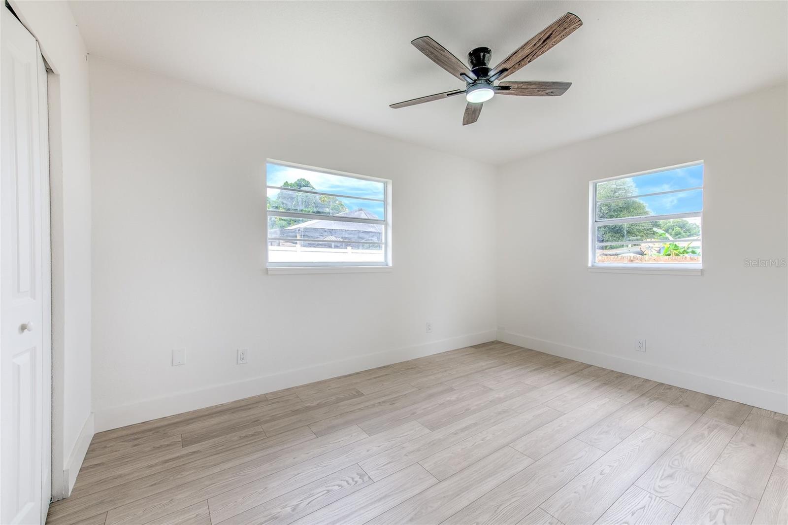 507 SUTTON PL — photo 28