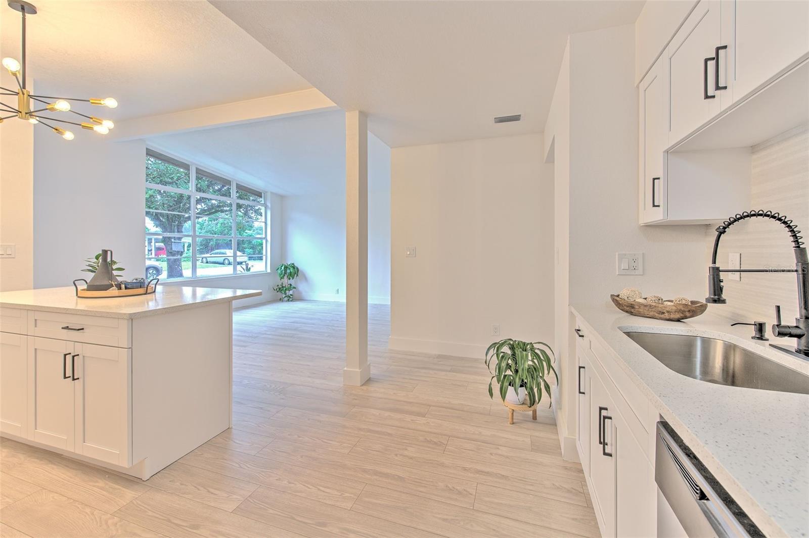 507 SUTTON PL — photo 12