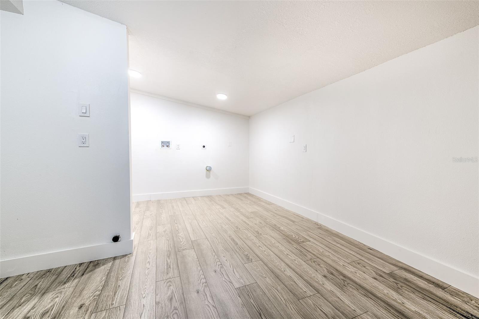 507 SUTTON PL — photo 22