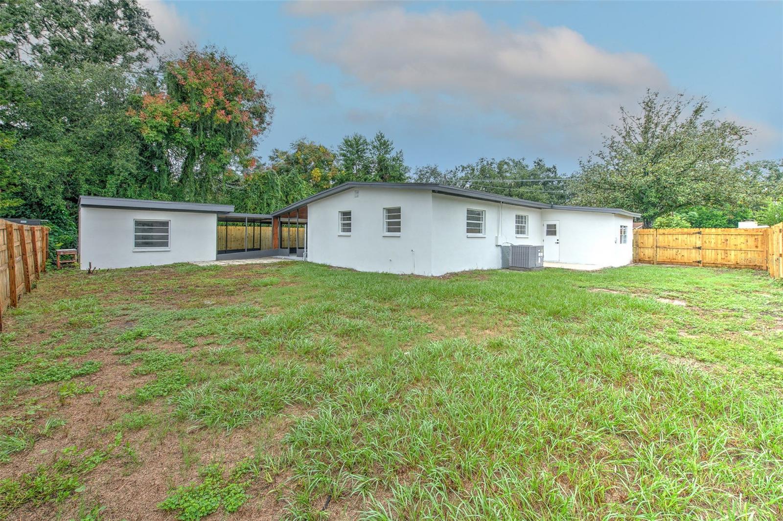 507 SUTTON PL — photo 31