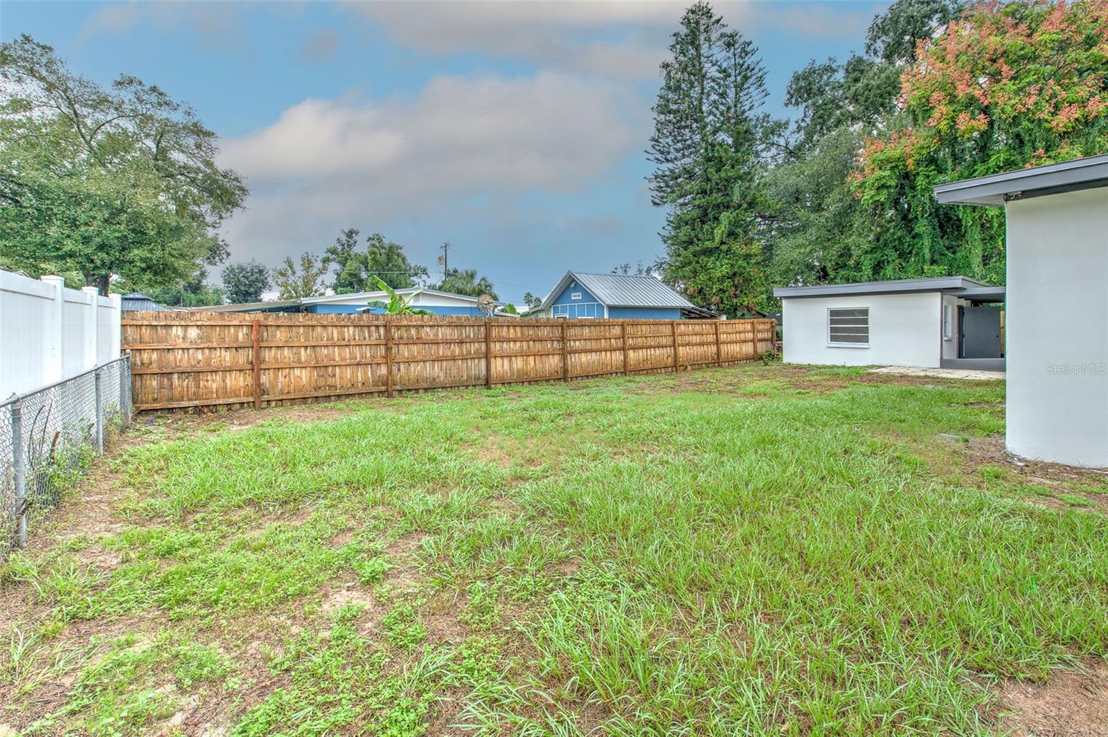 507 SUTTON PL — photo 35