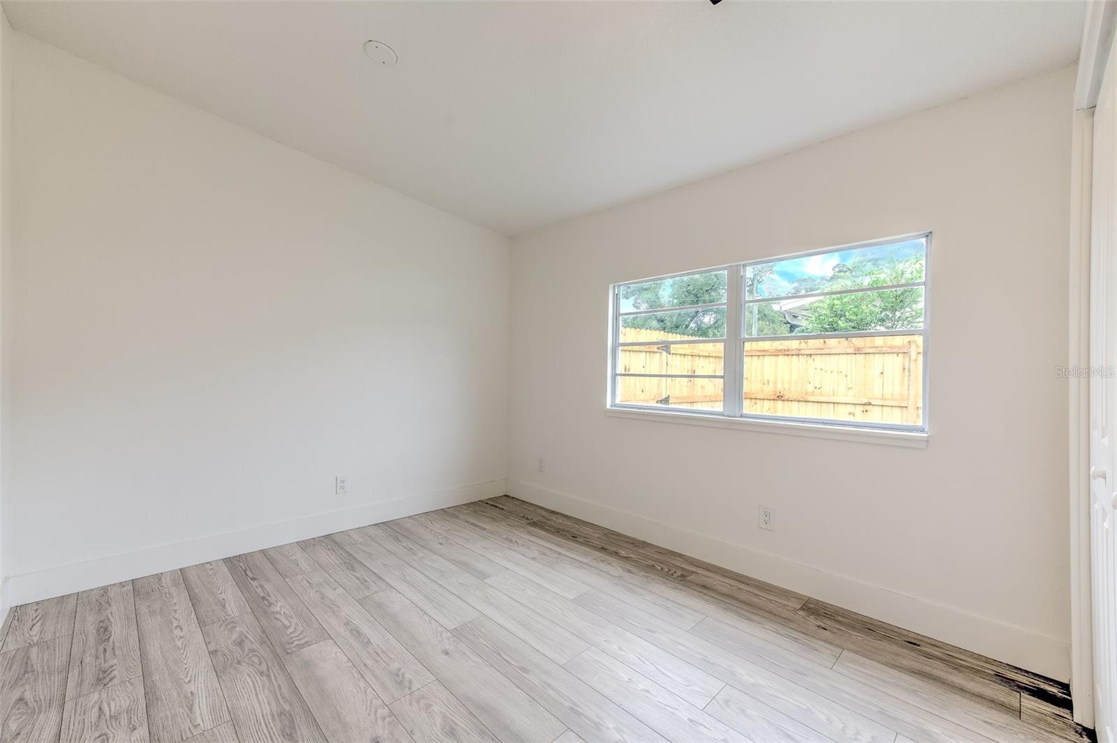 507 SUTTON PL — photo 25