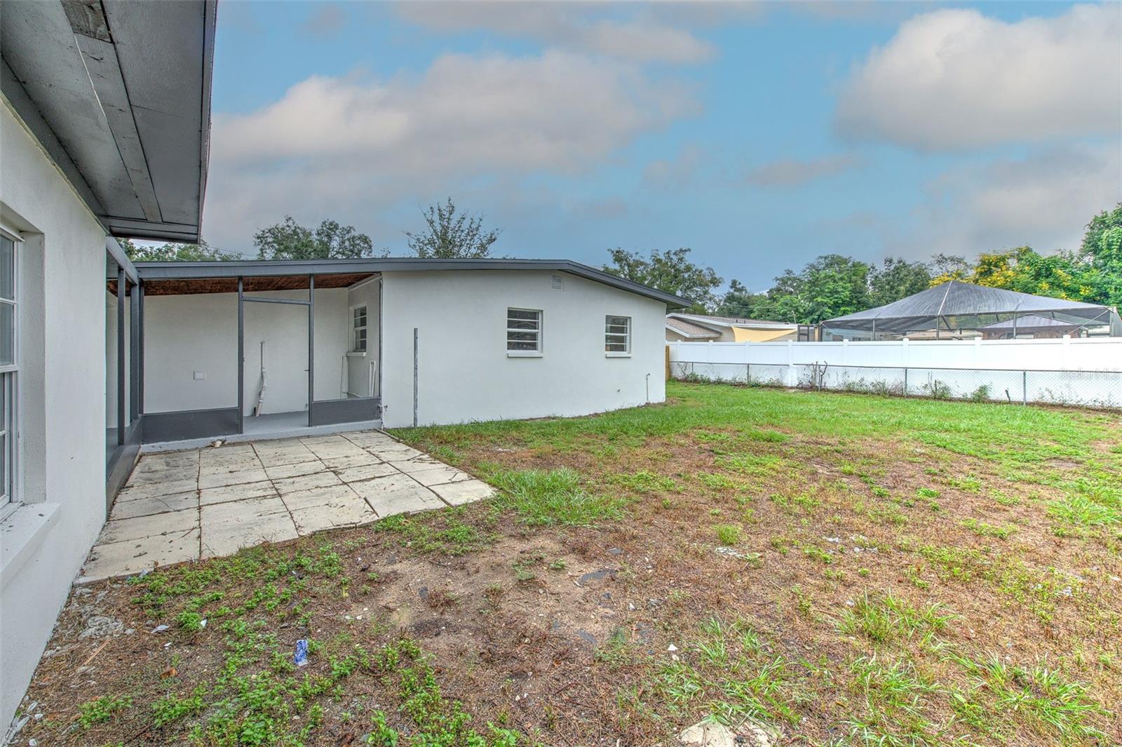 507 SUTTON PL — photo 34
