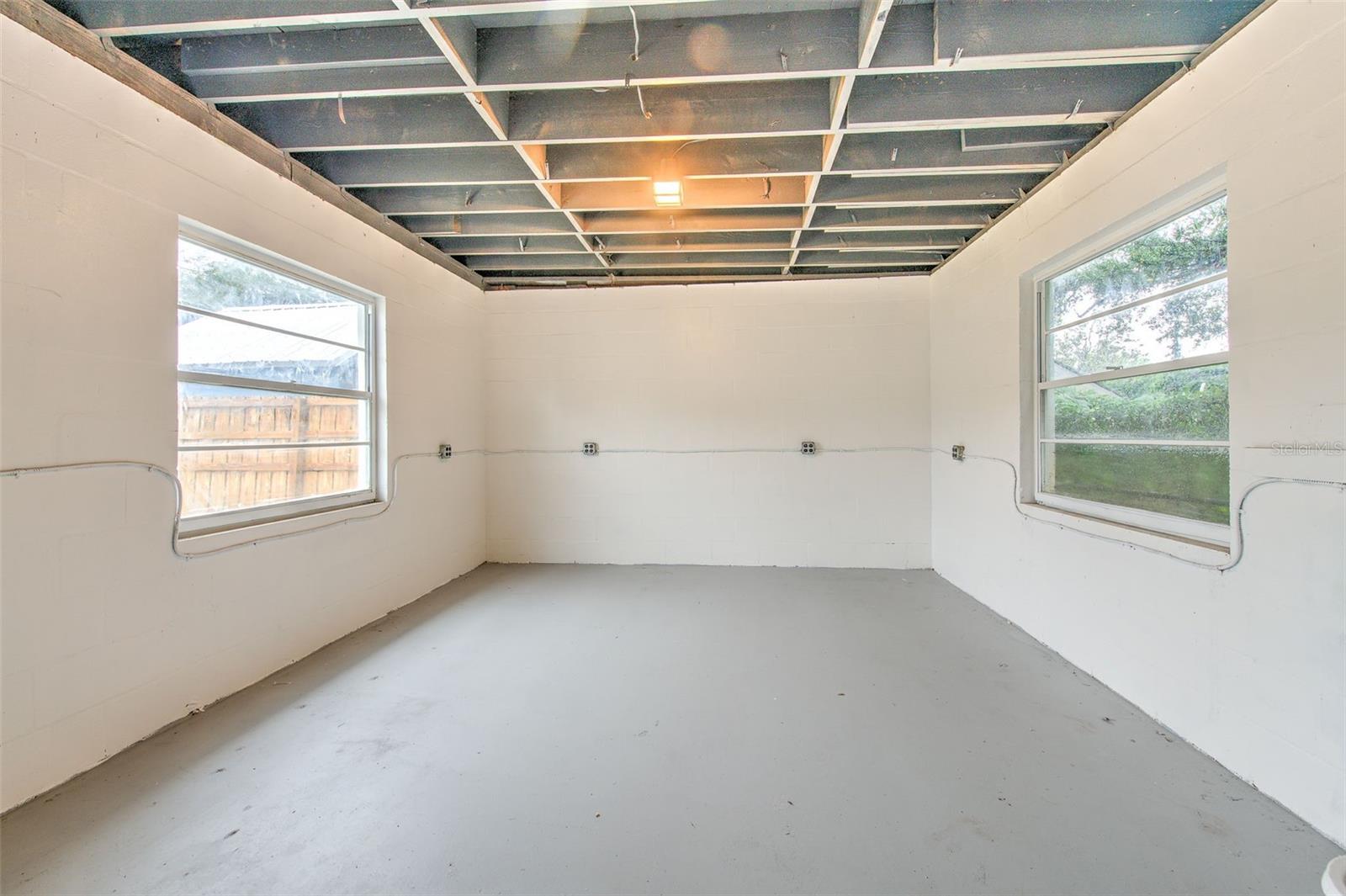 507 SUTTON PL — photo 37
