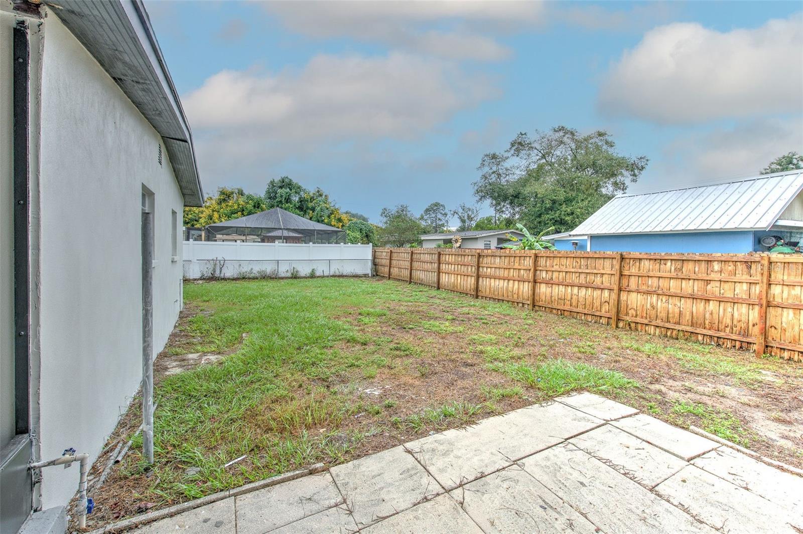 507 SUTTON PL — photo 33