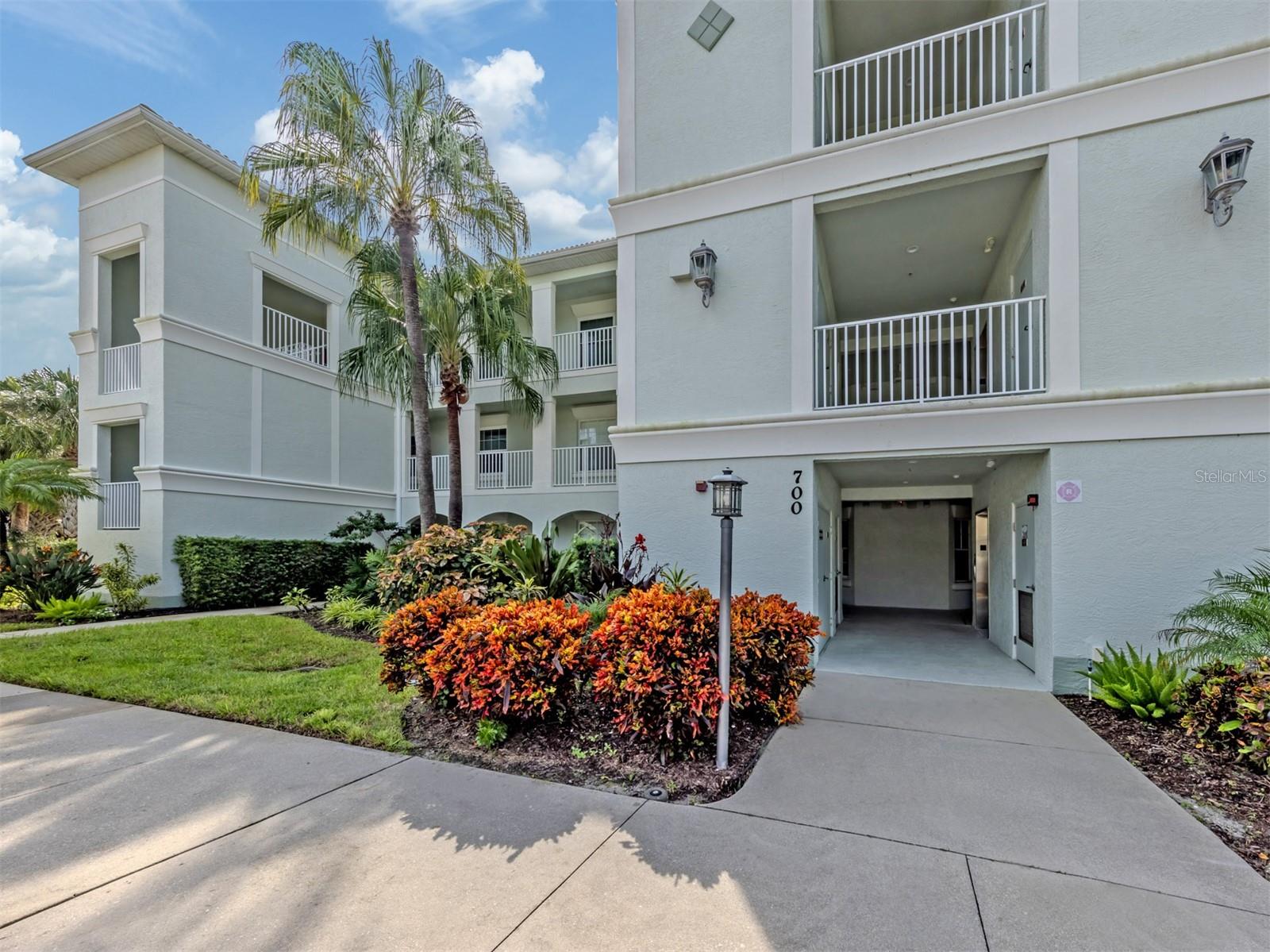700 GARDENS EDGE DR #721 — photo 2