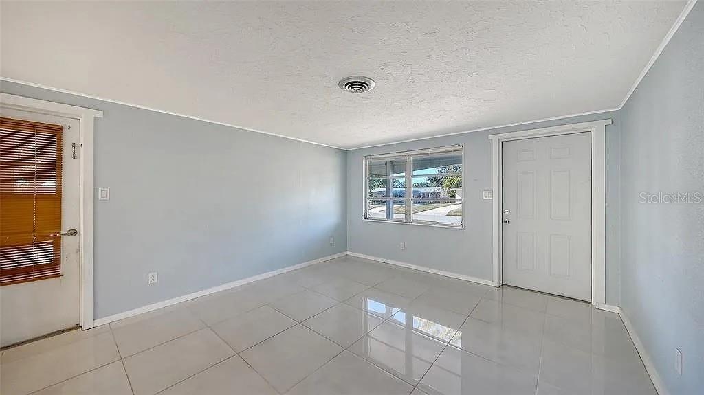 5529 NUTMEG AVE — photo 7
