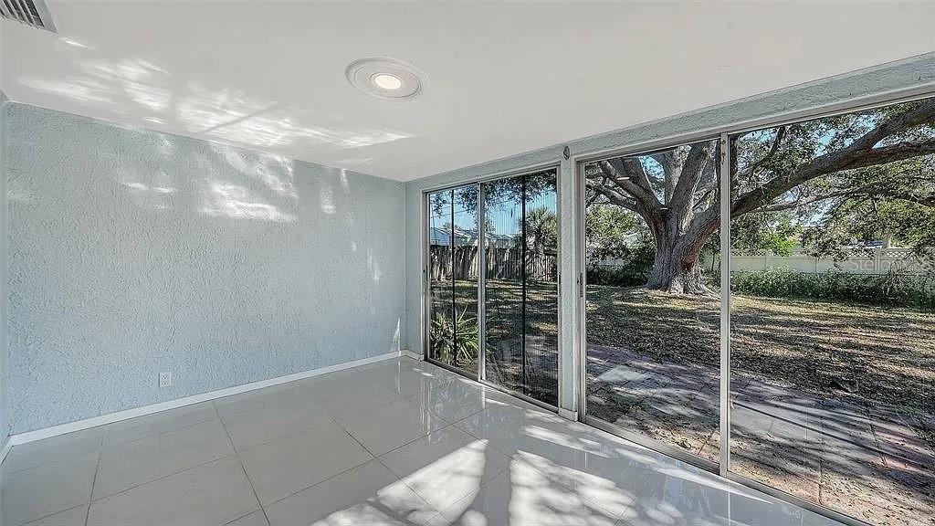 5529 NUTMEG AVE — photo 17